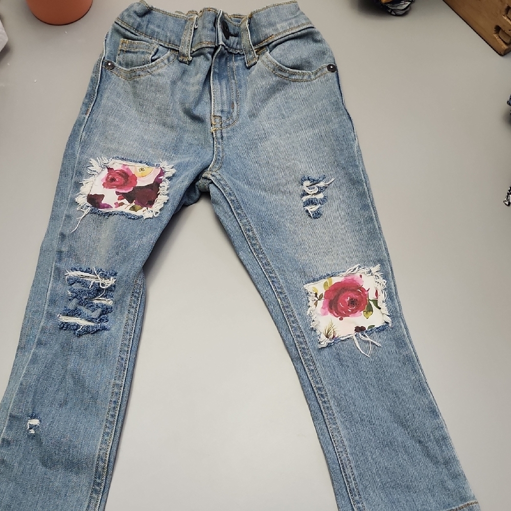Adustable Bundle Dark and Light Blue  Jeans with Floral Patch - Picture 6 of 8